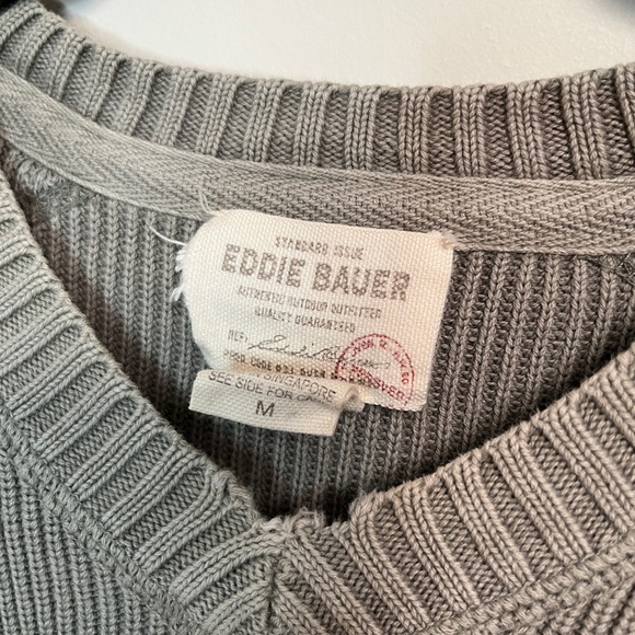 Eddie Bauer Men's Light Gray V-Neck Sweater - Picture 3 of 6